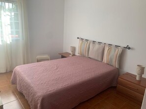 2 Schlafzimmer, Bügeleisen/Bügelbrett, Reisekinderbett, Bettwäsche