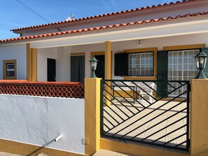 Exterior - Casa do Louro - Ideal for rest and sightseeing (Alcaravela)