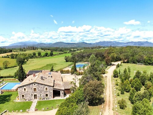 Magnificent 15 bedroom villa Spain|XXL Pool, BBQ, Gamesroom|Beaches & Barcelona