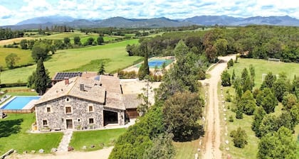 Magnificent 15 bedroom villa Spain|XXL Pool, BBQ, Gamesroom|Beaches & Barcelona