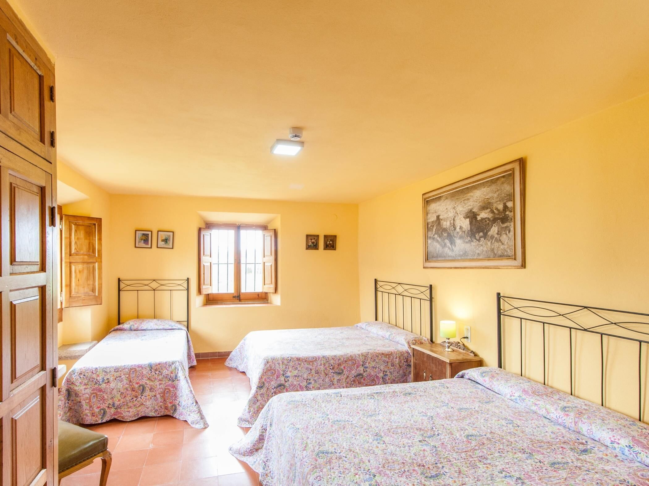 15 bedrooms, iron/ironing board, internet, bed sheets