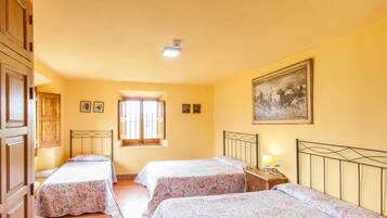 15 bedrooms, iron/ironing board, internet, bed sheets