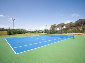 Sports court - Magnificent 15 bedroom villa Spain|XXL Pool, BBQ, Gamesroom|Beaches & Barcelona (sils)