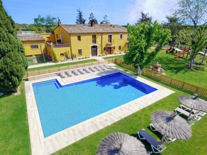 Pool - Magnificent 15 bedroom villa Spain|XXL Pool, BBQ, Gamesroom|Beaches & Barcelona (sils)