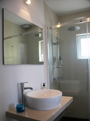 Hair dryer, towels, soap, toilet paper - Dreaming Lisbon - Trigueiros City View (Lisboa)