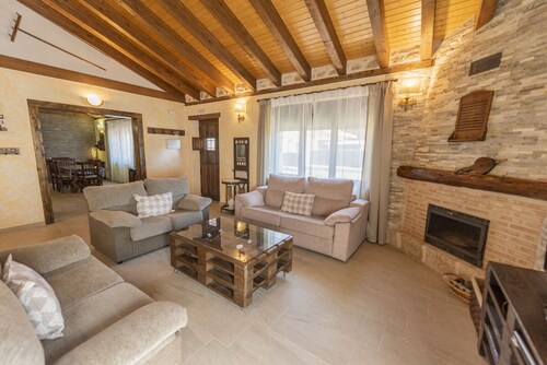 Talo (täysi vuokra) Entre Hoces 6 hengelle