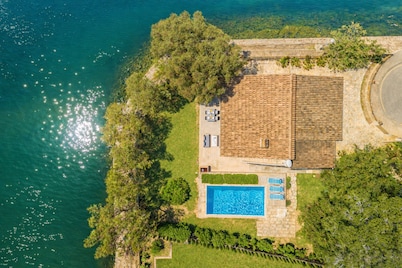 EL LAGO for 6 people 900m from the beach