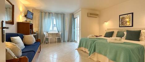 1 bedroom, in-room safe, free WiFi, bed sheets