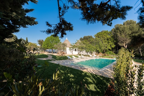 Charming Trullo Amarcord with Private Pool, Spa & Park near Alberobello
