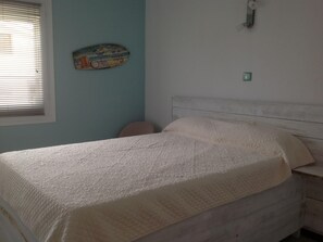 3 chambres, fer et planche à repasser