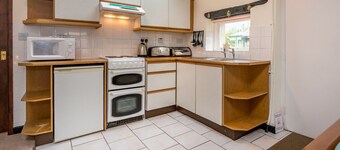 Camellia Cottage - One Bedroom House, Sleeps 2