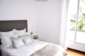 5 bedrooms, iron/ironing board, free WiFi, bed sheets - Refúgio Guest House, your Home Away Retreat with amazing gardens and sceneries (São Vicente. Madeira)