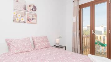 4 dormitorios, tabla de planchar con plancha, wifi gratis y ropa de cama