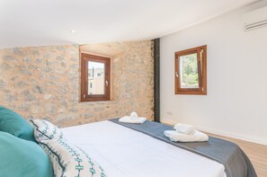 5 عدّة غرف نوم ومكواة/لوح كي وواي فاي مجانًا وملاءات أسرّة