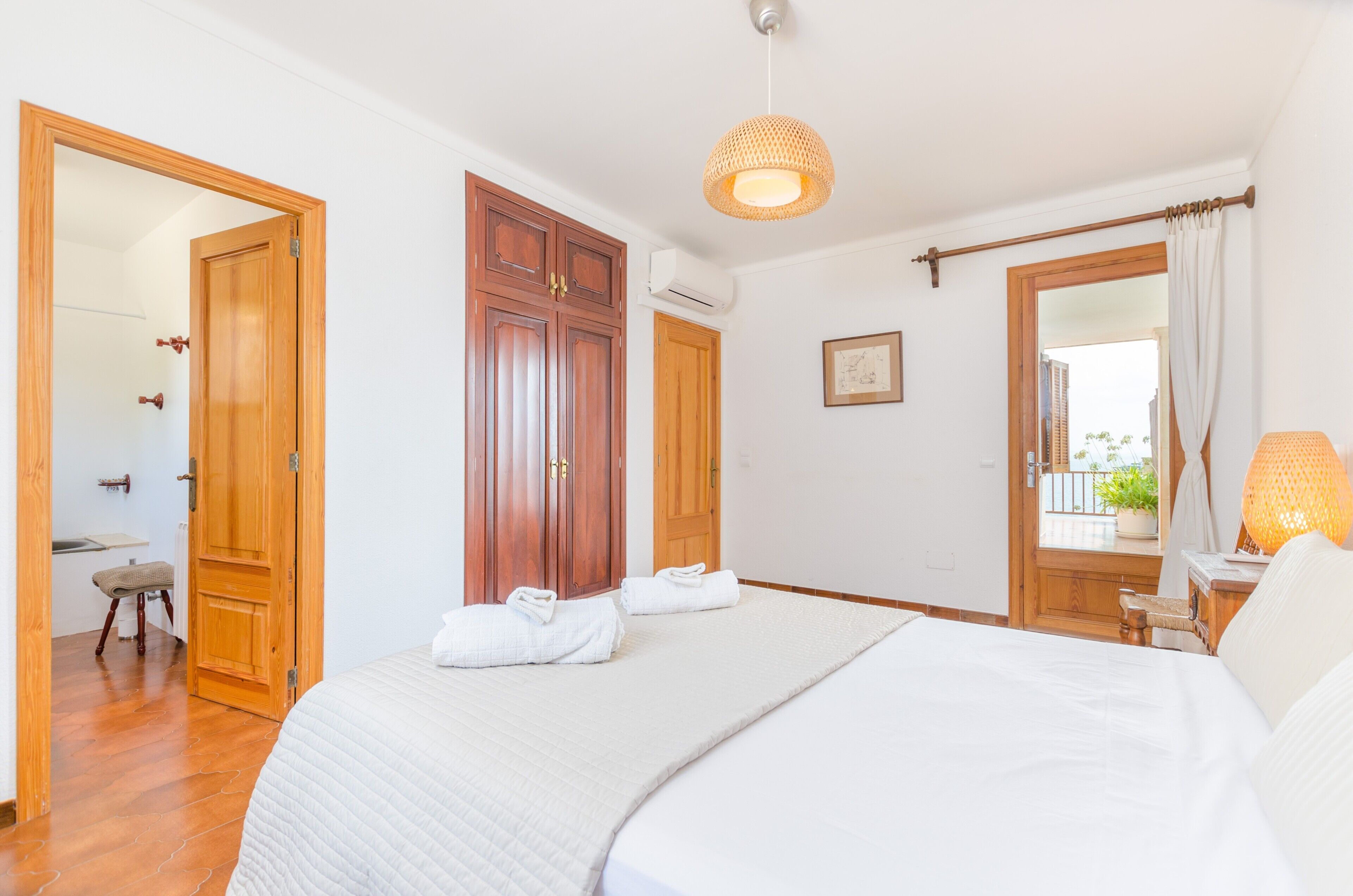 5 chambres, fer et planche à repasser, Wi-Fi gratuit, draps fournis