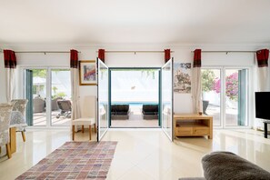 TV, fireplace, DVD player, ping pong