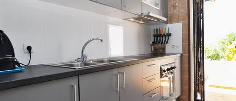 Fridge, microwave, oven, coffee/tea maker