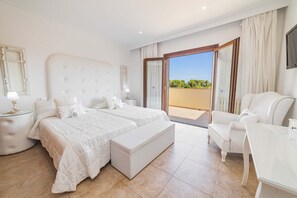 5 bedrooms, in-room safe, iron/ironing board, free WiFi