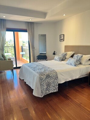 2 bedrooms, desk, iron/ironing board, travel crib