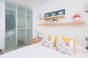 3 slaapkamers, een strijkplank/strijkijzer, gratis wifi, beddengoed