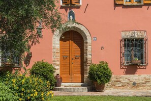 Exterior detail - Villa with swimming pool in Mondavio, 20 km away from the Adriatic Sea (Mondavio)