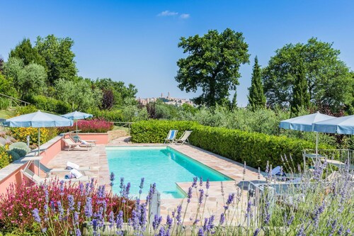 Villa with swimming pool in Mondavio, 20 km away from the Adriatic Sea