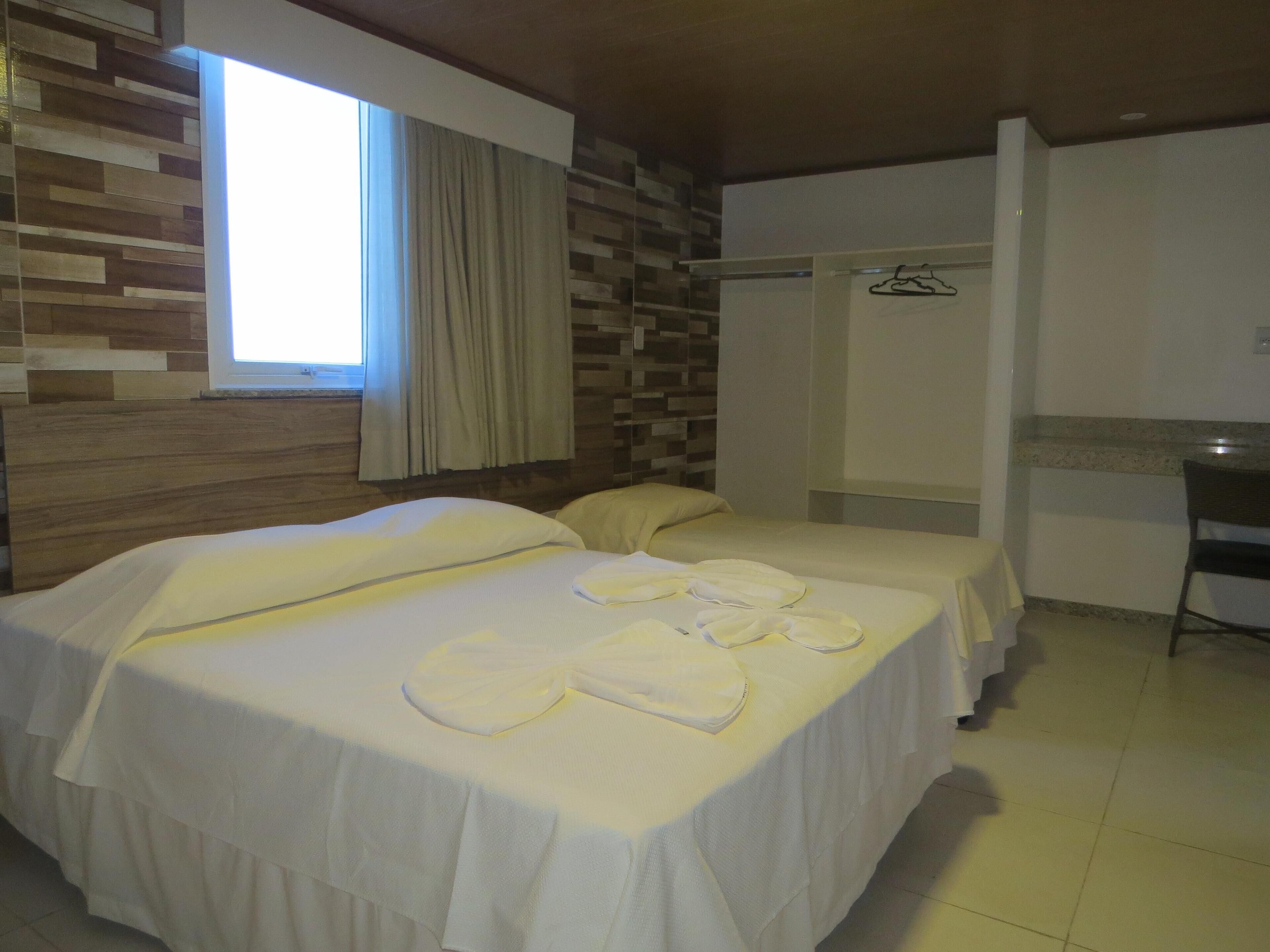 Escrivaninha, Wi-Fi de cortesia, roupa de cama