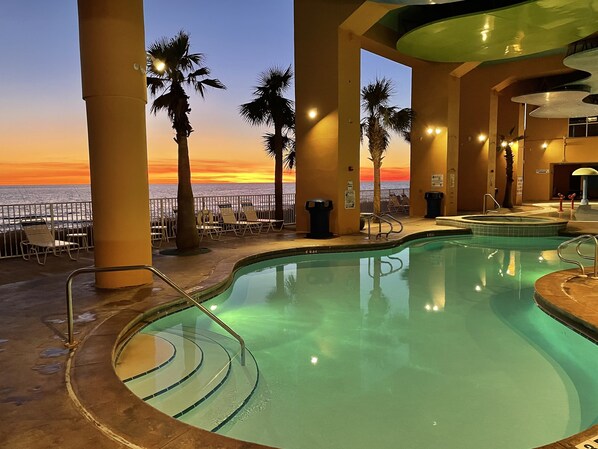 Sisäuima-allas, ulkouima-allas