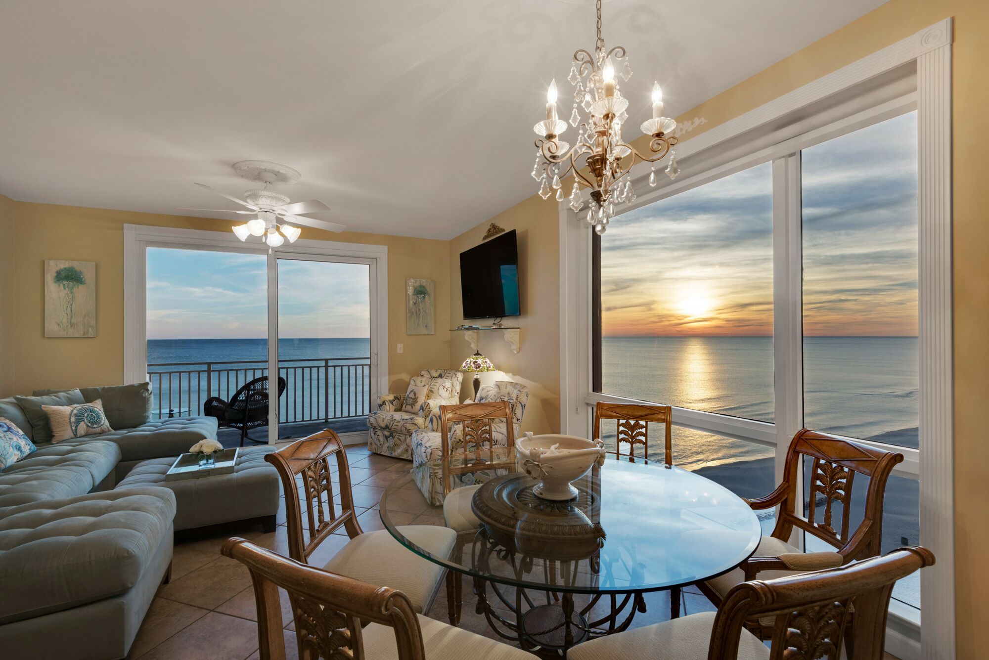 7th FLOOR, CORNER UNIT, OCEANFRONT, WESTERN VIEWS, HIGH-END, FREE BEACH LOUNGES