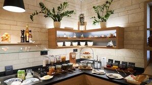 A breakfast buffet with various food items, a coffee station, and a juice bar. - Landhotel Wilder Mann (Eggingen)