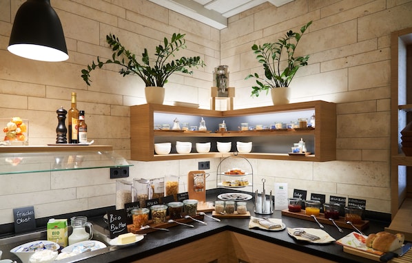 Buffet déjeuner gratuit tous les jours