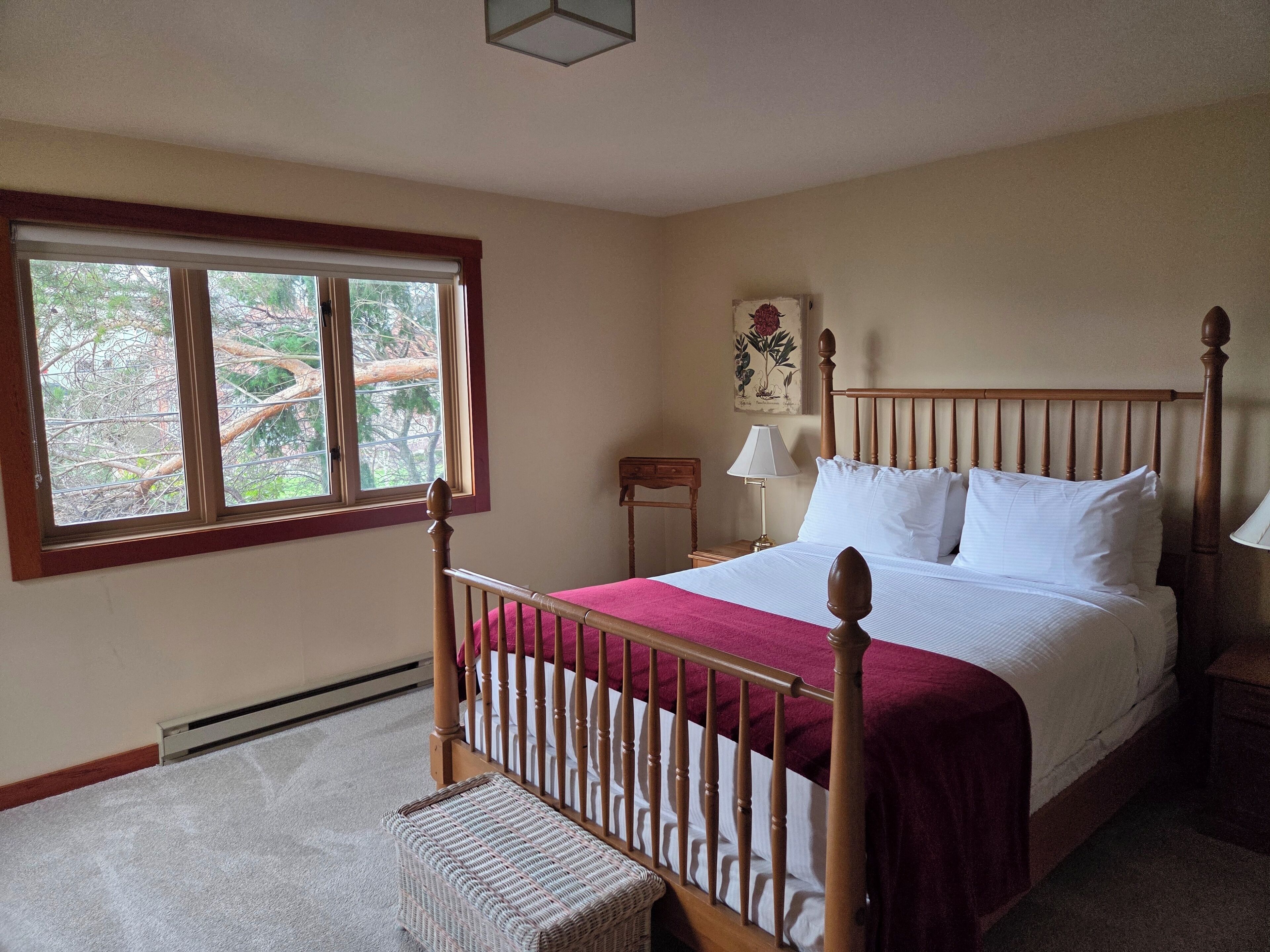 Room, 1 Queen Bed, Non Smoking (Heritage House 1) No Pets | Iron/ironing board, free WiFi, bed sheets