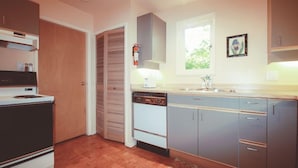 A kitchen with a stove, dishwasher, and cabinets. - The Catherine St Guesthouse (Victoria)