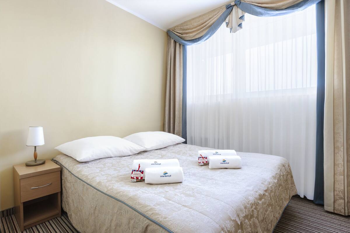 Desk, bed sheets