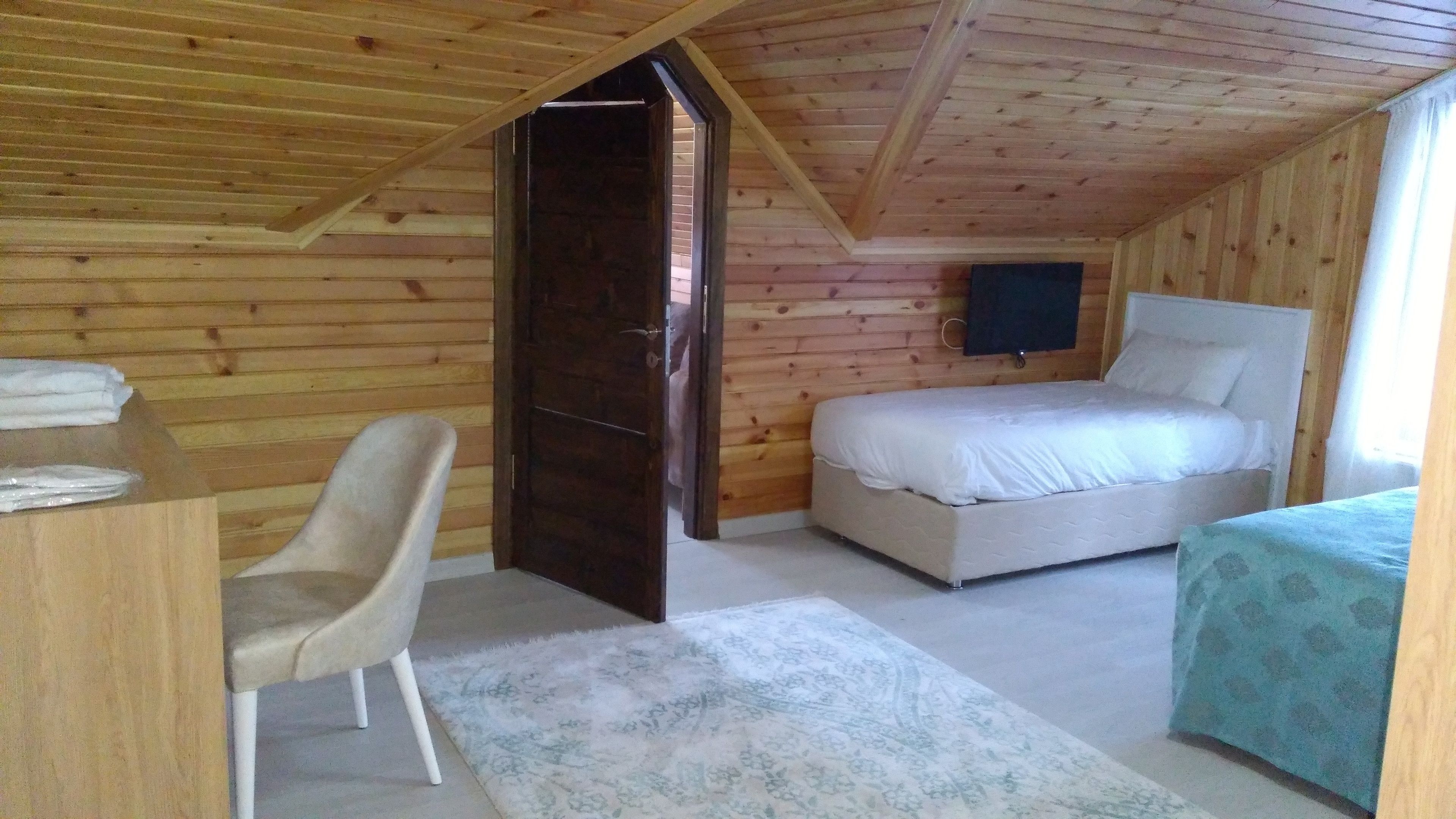 comfort penthouse | egyptian cotton sheets, premium bedding, in-room safe, desk