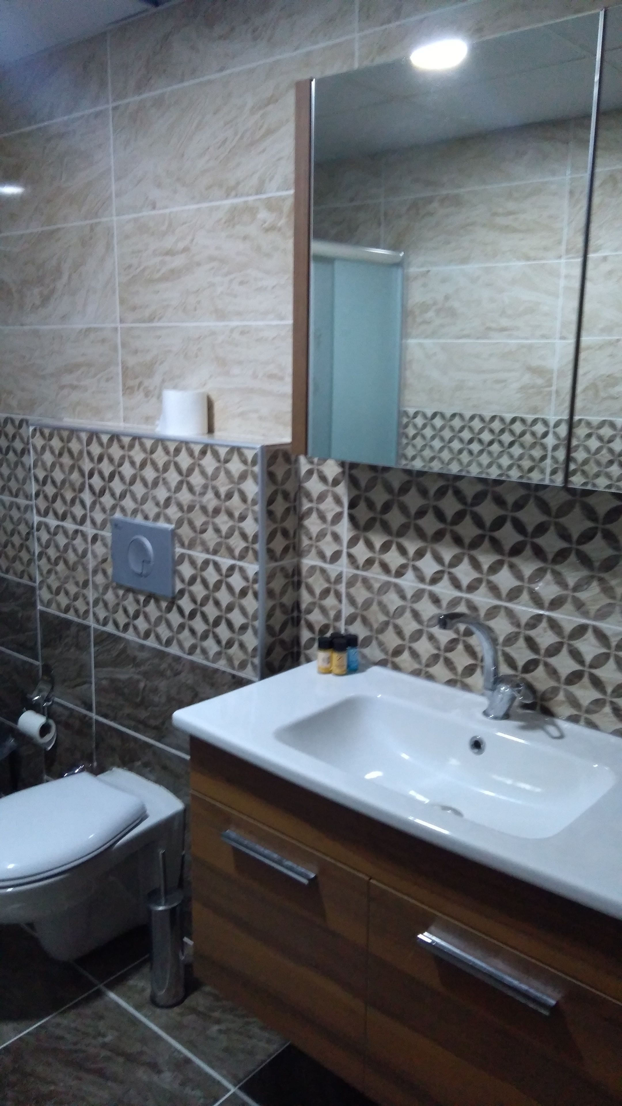 comfort room, 1 double bed | egyptian cotton sheets, premium bedding, in-room safe, desk