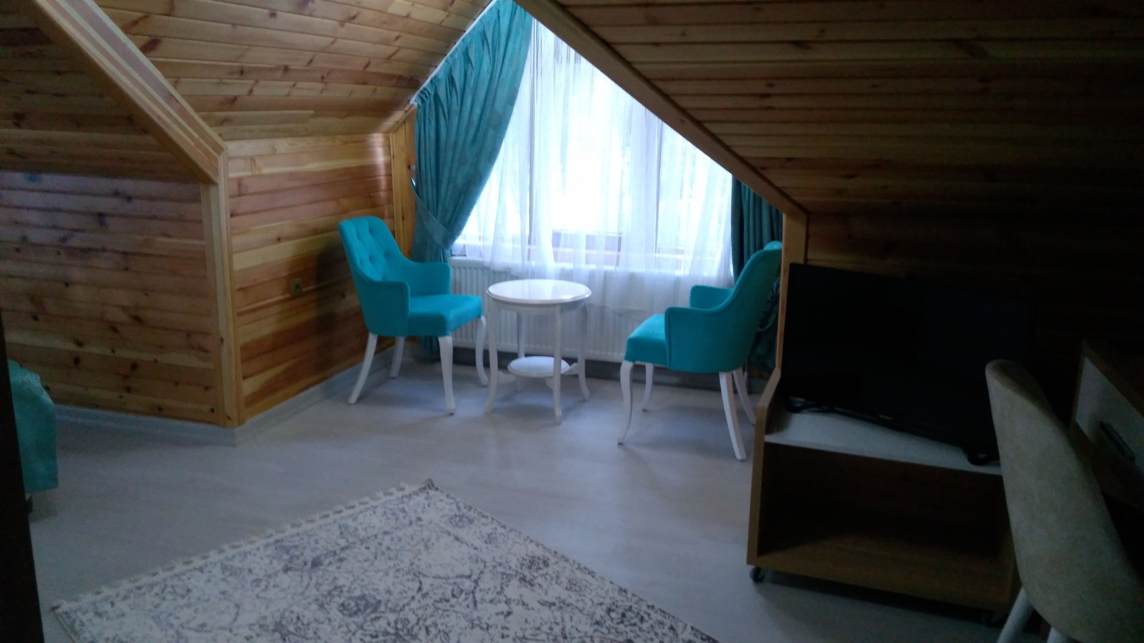 comfort loft | egyptian cotton sheets, premium bedding, in-room safe, desk