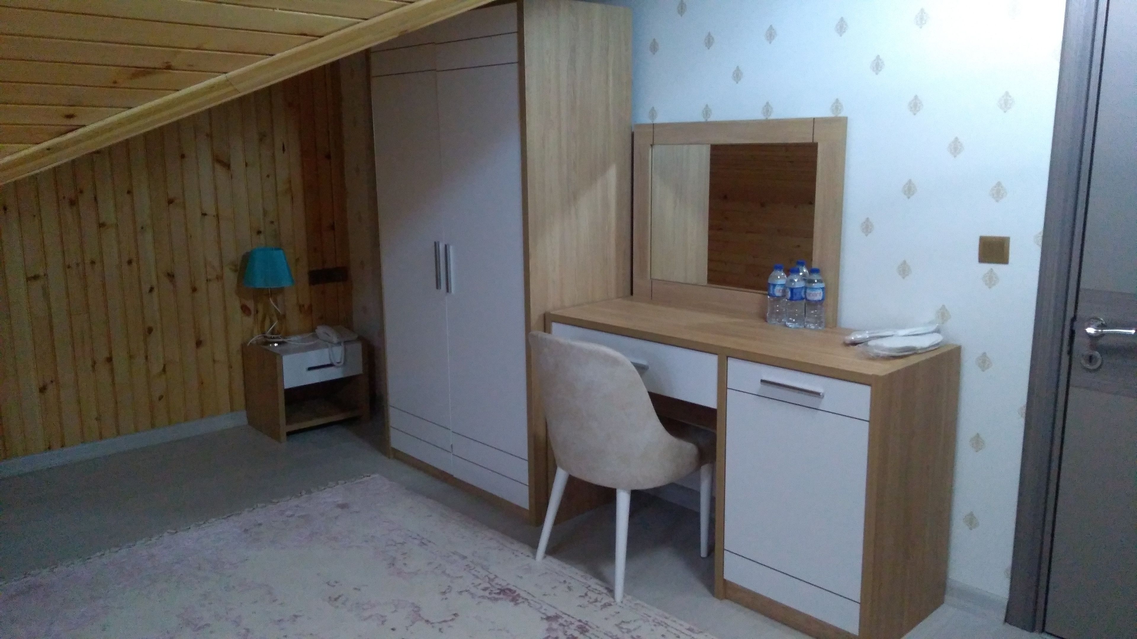 comfort penthouse | egyptian cotton sheets, premium bedding, in-room safe, desk