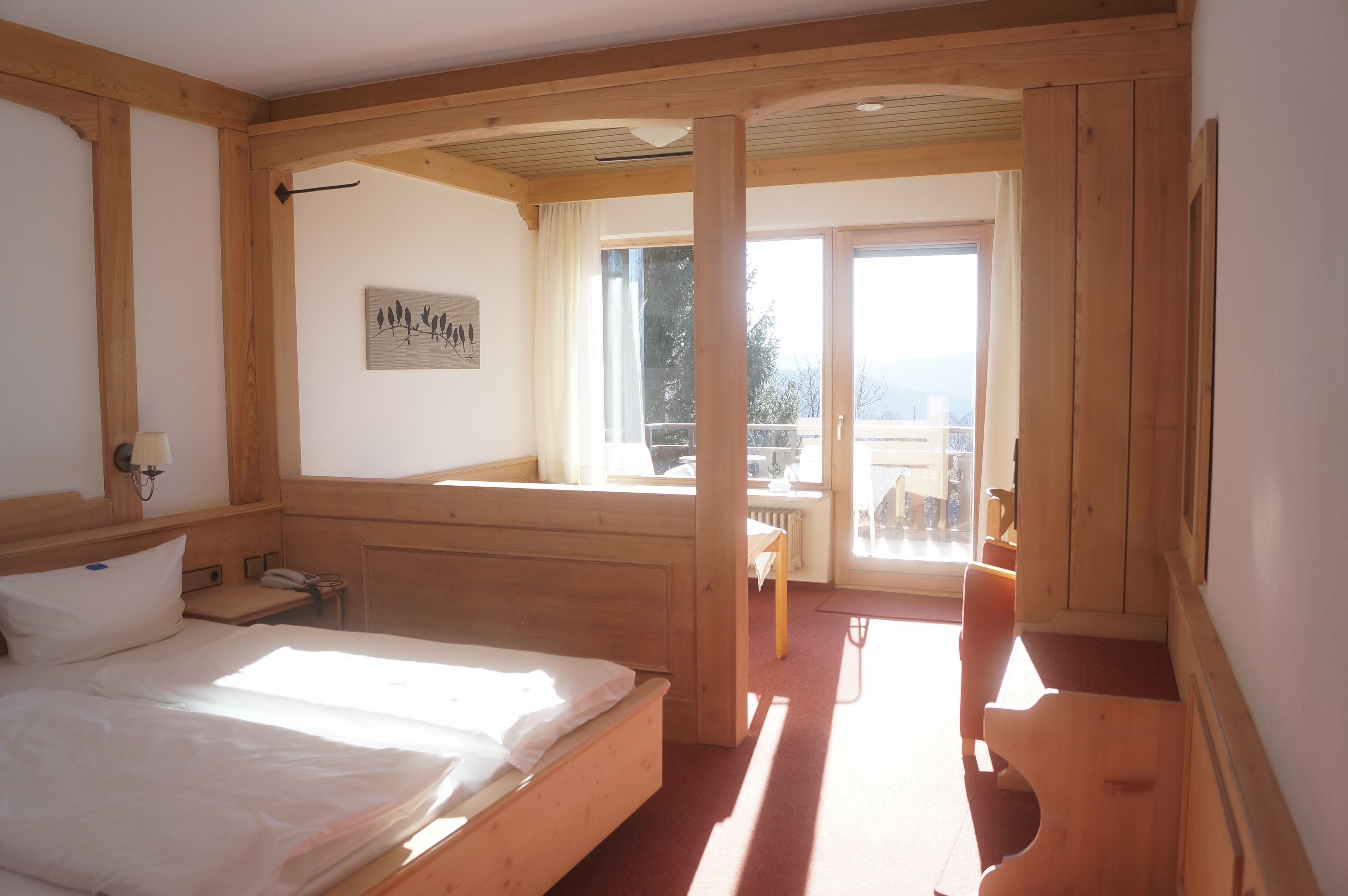 Phòng đôi Deluxe, ban công | Bộ đồ giường kháng dị ứng, minibar, bàn 