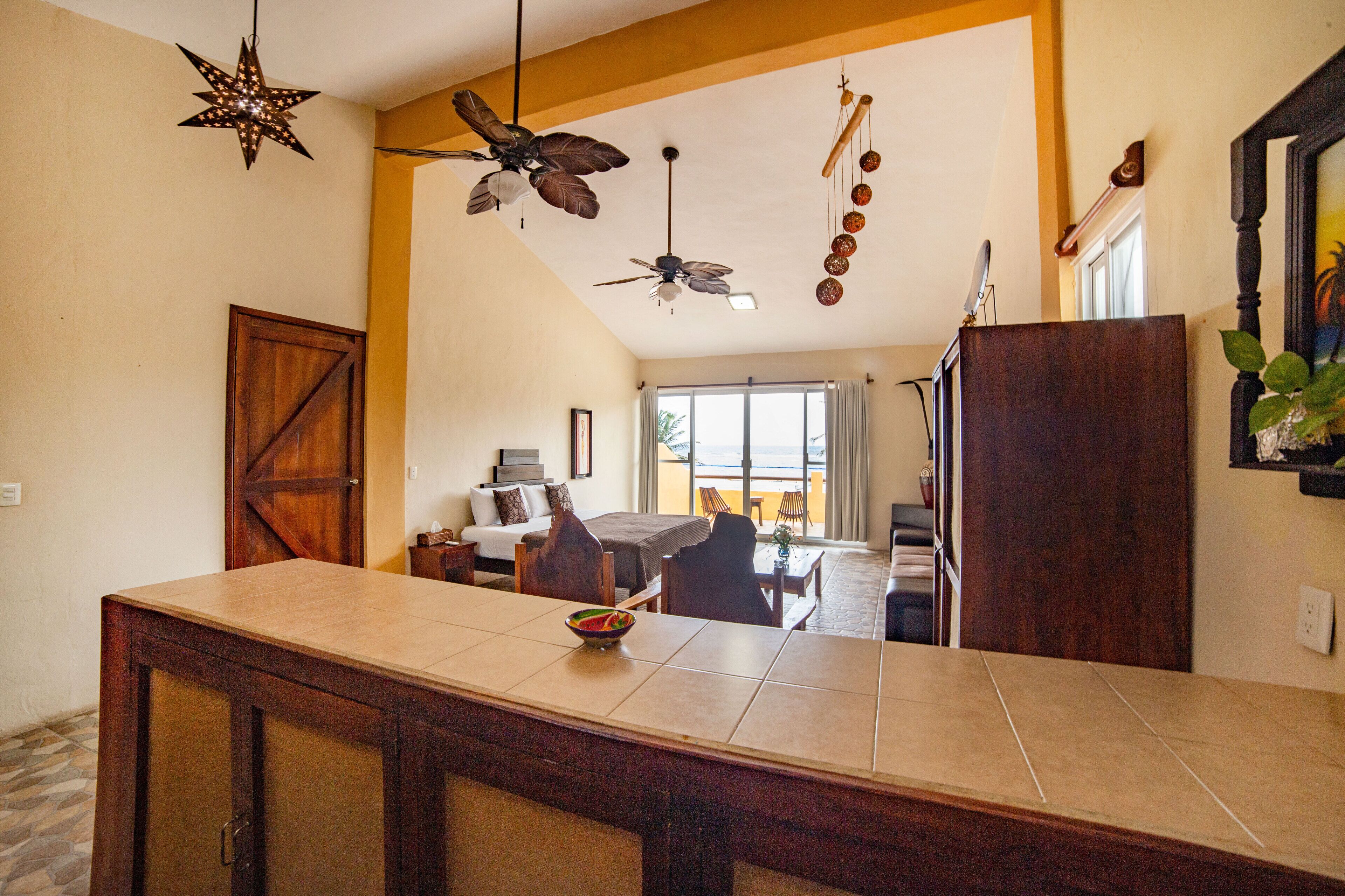 Suite Deluxe, para no fumadores, vista al océano | Ropa de cama de alta calidad, wifi gratis y ropa de cama 