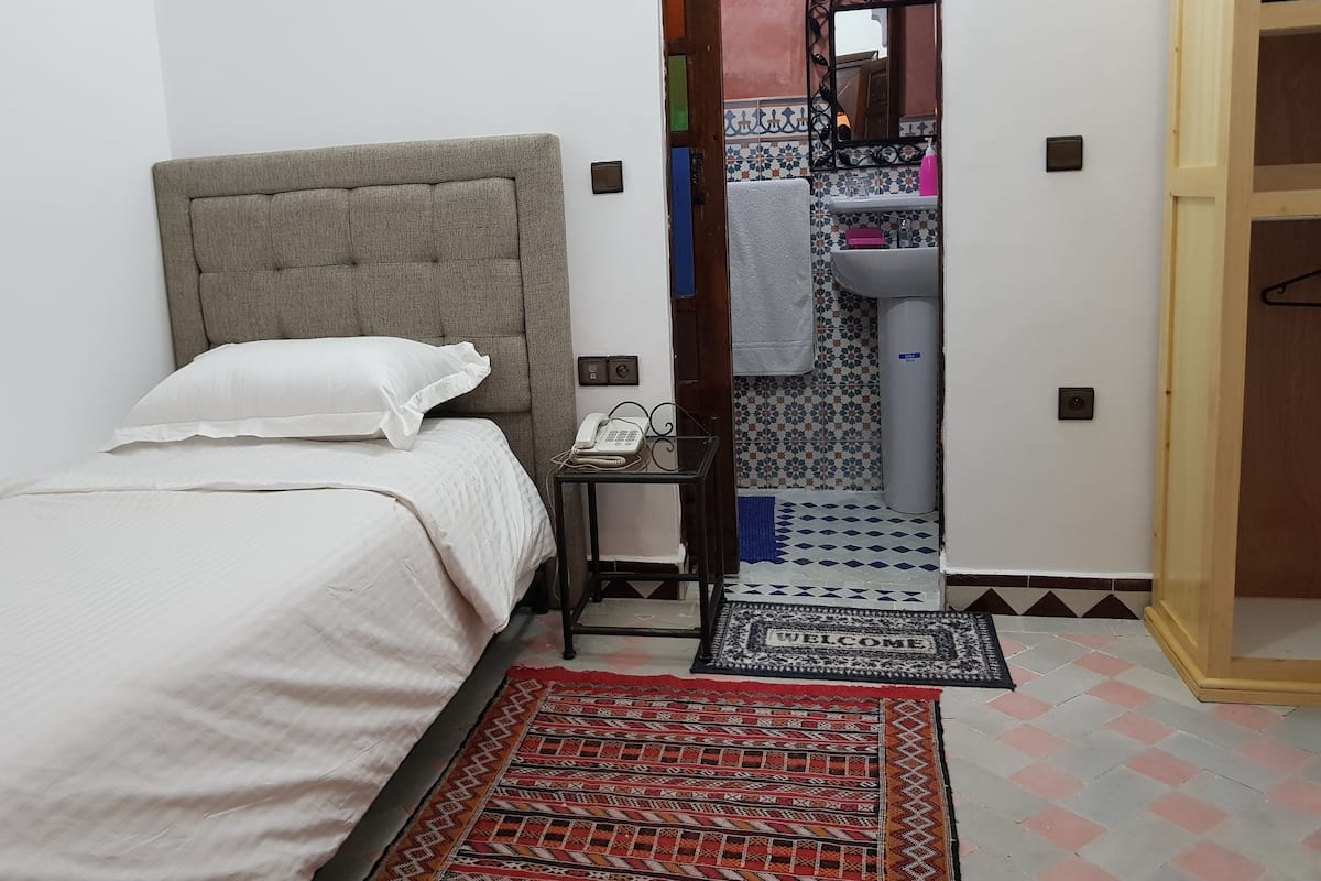 Habitación individual Confort, 1 cama individual, para no fumadores | Caja de seguridad en la habitación y muebles diferentes