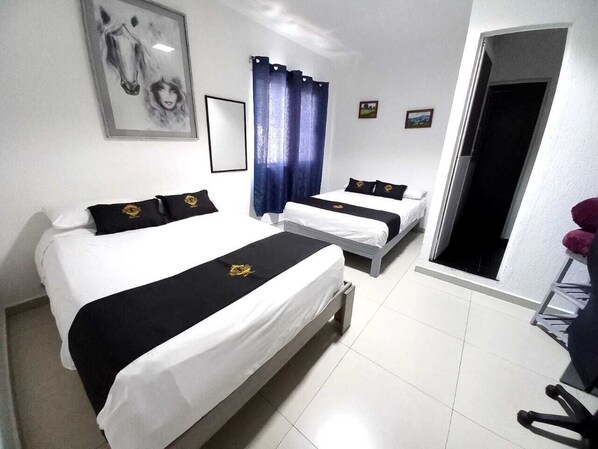 Habitación cuádruple estándar, para no fumadores (Cozumel) | Ropa de cama hipoalergénica y escritorio