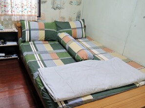 Basic Room, 1 Queen Bed, Non Smoking | Free WiFi - Kaewhouse-Homestay (Lop Buri)
