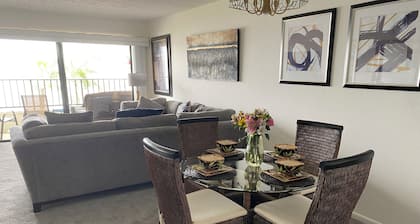 HARBOR FRONT CONDO, Punta Gorda Isles - Professionally Decorated / Roof Top Pool