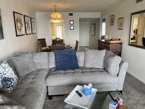 Smart TV, books - HARBOR FRONT CONDO, Punta Gorda Isles - Professionally Decorated / Roof Top Pool (Punta Gorda)