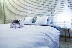 Standard Apartment (Mirnaya ulitsa, 19) | Individually decorated, individually furnished, blackout curtains - Happy nights in friendly AP (Kharkiv)