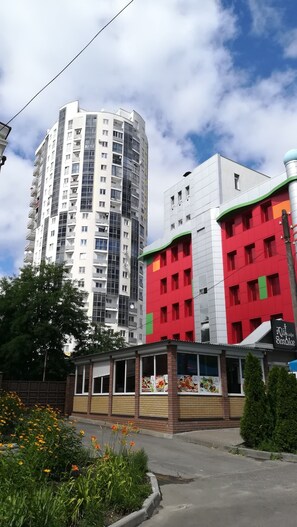 标准开间 (Prospect Nauki, 9d) | 特色装修、特色家居、遮光窗帘、熨斗/熨衣板