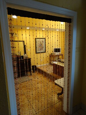 Honeymoon suite, 1 kingsize bed, niet-roken, uitzicht op de binnenplaats | 1 slaapkamer, luxe beddengoed, individueel gedecoreerd