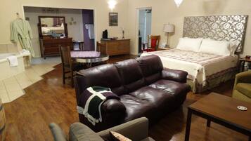 Romantic Suite, 1 King Bed, Non Smoking, Courtyard View | 1 bedroom, premium bedding, individually decorated