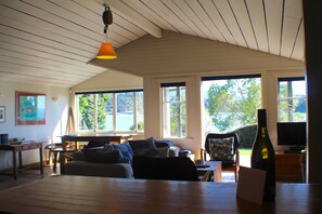 Cottage, 4 Bedrooms, Beach View | Breakfast area